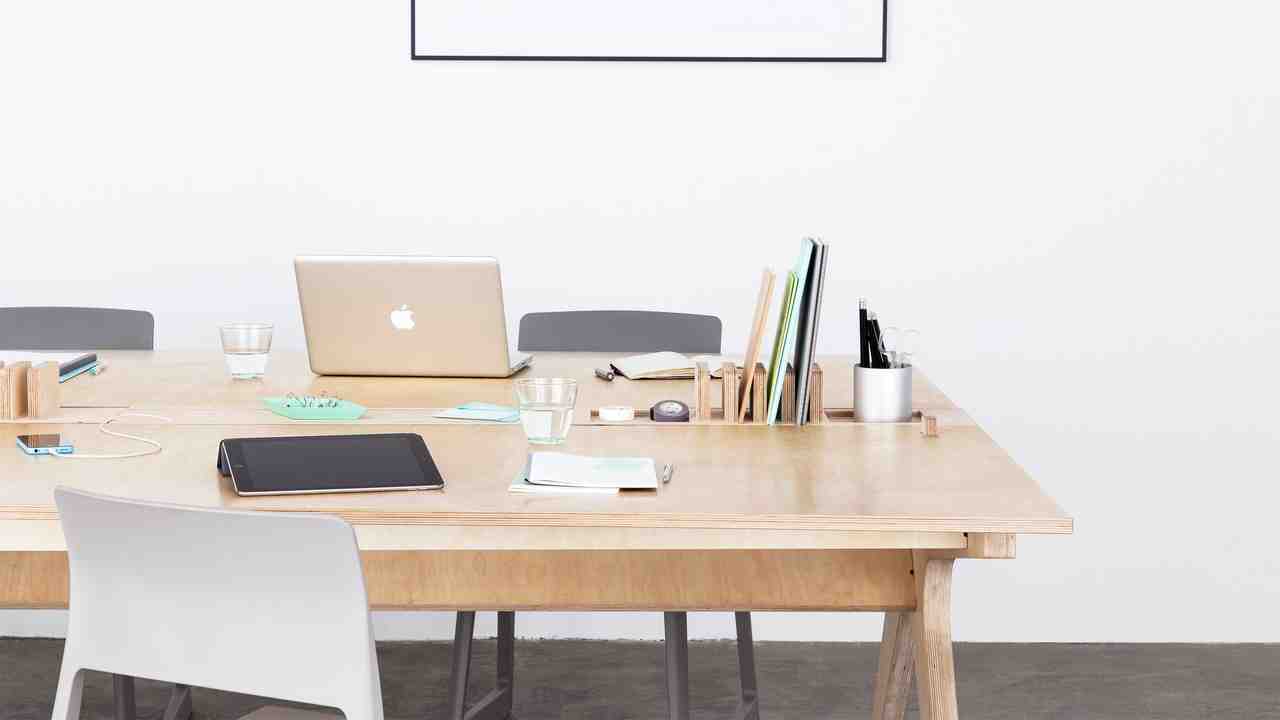 Zoomed in right hand side view of the Lean Desk designed by Joni Steiner and Nick Ierodiaconou at Opendesk for workspaces