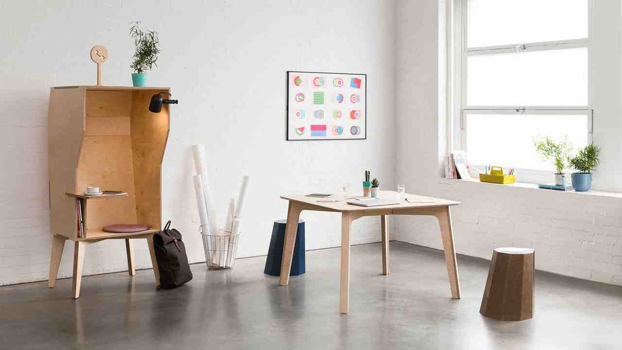 Hot Desk with WikiBooth