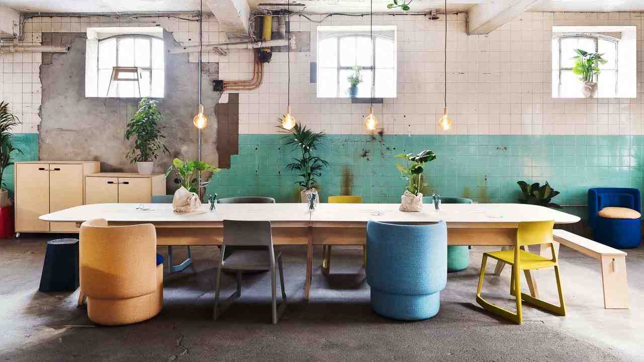 Johann Bench with a Collaboration Table